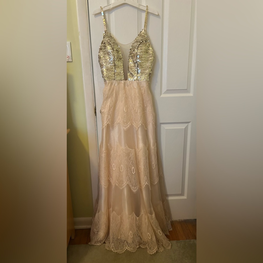 Light In The Box Exquisite Champagne Tulle Formal Gown With Sequins